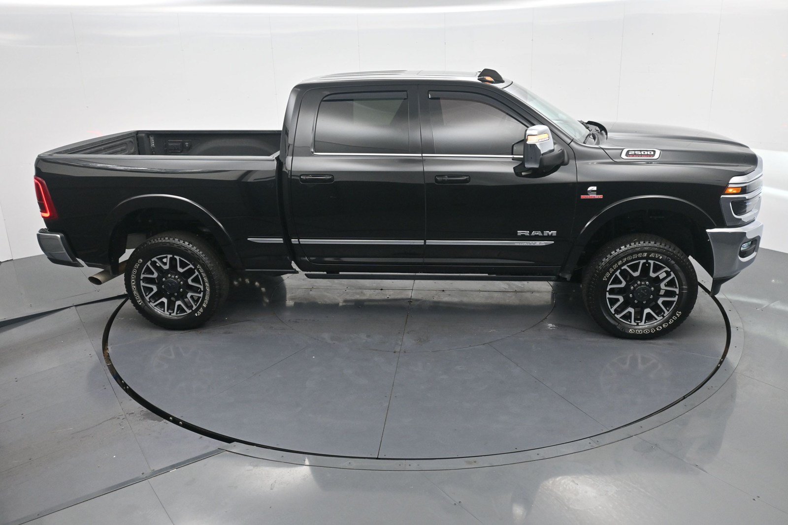 Used 2025 RAM 2500 Limited AWD/4WD image 19