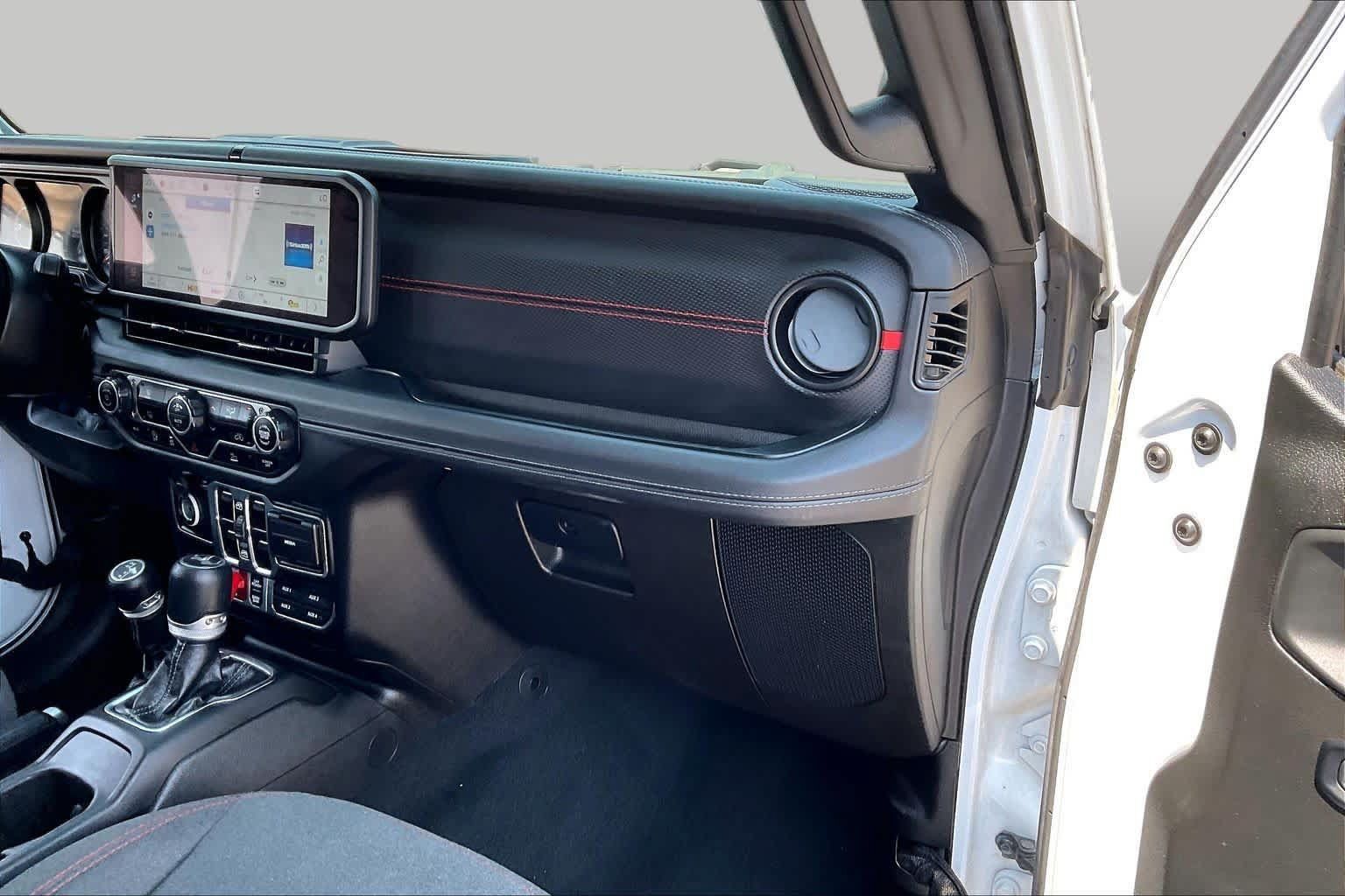 Used 2024 Jeep Wrangler Unlimited Rubicon AWD/4WD image 17