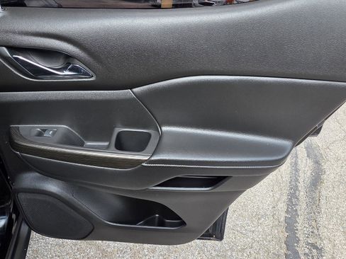 Used 2019 GMC Acadia SLT FWD image 35