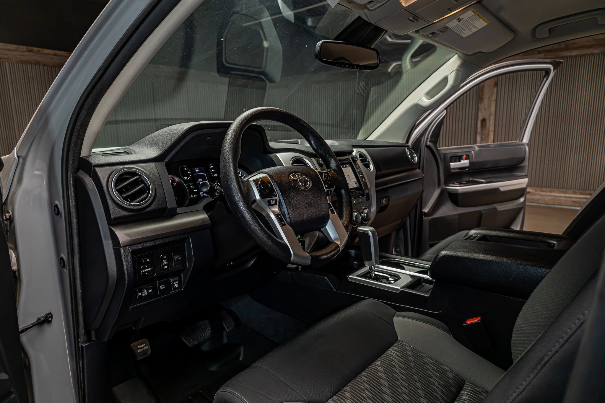 Used 2019 Toyota Tundra SR5 w/ SR5 Upgrade Package AWD/4WD image 12