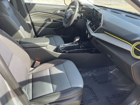 Used 2025 Chevrolet Trax LT image 17
