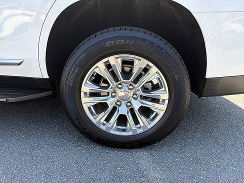 Used 2025 GMC Yukon Denali RWD image 10