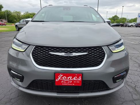 Used 2023 Chrysler Pacifica Limited FWD image 8