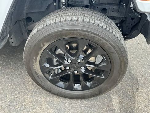 Used 2023 Jeep Wrangler Unlimited Sahara AWD/4WD image 11