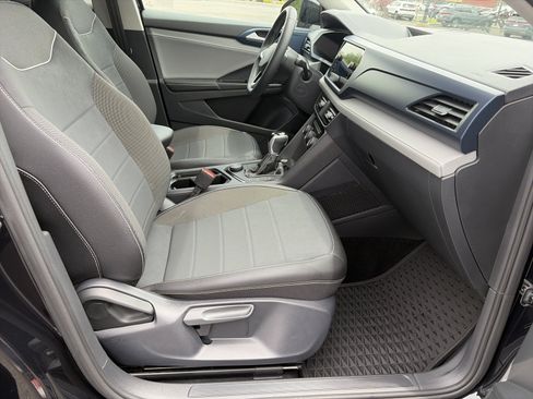 Certified 2024 Volkswagen Taos SE AWD/4WD image 30