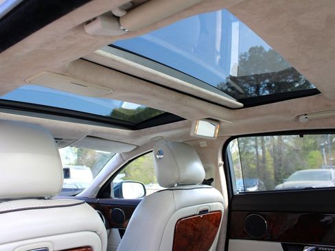 Used 2011 Jaguar XJ L image 23