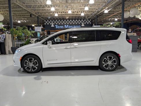 Used 2021 Chrysler Pacifica Pinnacle AWD/4WD image 12