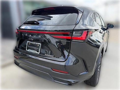 Used 2025 Lexus NX 250 FWD w/ Towing Package (2000 Lbs) image 9