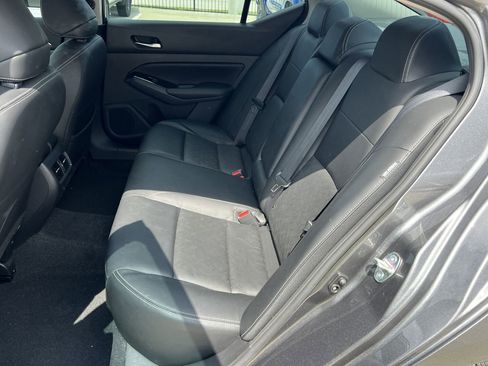 Used 2023 Nissan Altima 2.5 SL FWD image 11