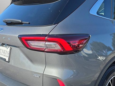 Used 2025 Ford Escape SE image 33