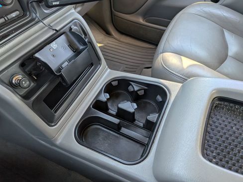 Used 2004 Chevrolet Silverado 2500 LT w/ Heavy-Duty Power Package image 23