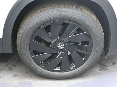 Used 2025 Volkswagen Atlas SE w/ Panoramic Sunroof Package image 10