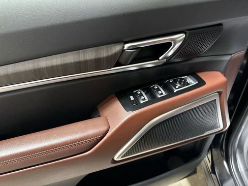 Used 2024 Kia Telluride EX w/ EX Captain's Chair Package image 22