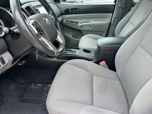 Used 2015 Toyota Tacoma PreRunner w/ Convenience Package RWD image 11
