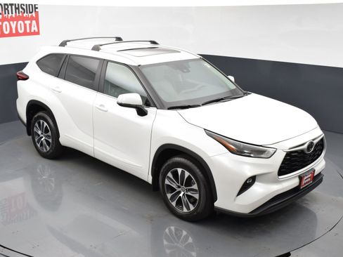 Used 2023 Toyota Highlander XLE AWD/4WD image 26