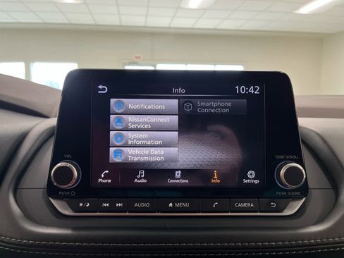 Used 2023 Nissan Rogue SV image 34