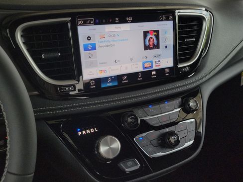 New 2026 Chrysler Pacifica Select FWD image 28