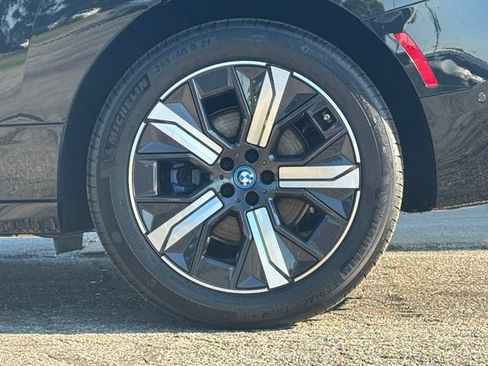 Used 2024 BMW iX xDrive50 w/ Premium Package AWD/4WD image 4