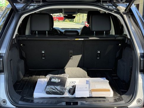 Used 2025 Land Rover Discovery Sport S image 11
