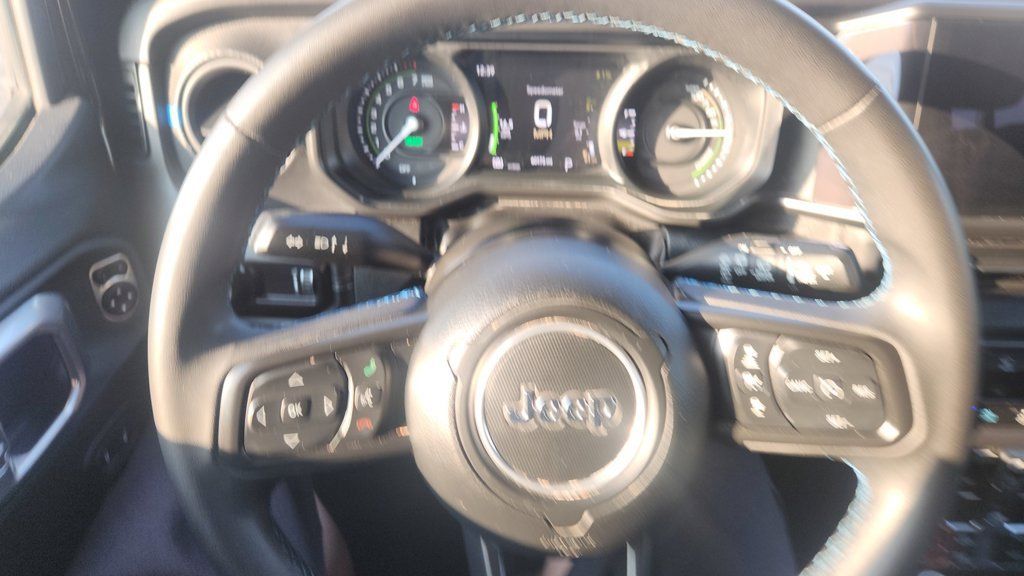 Used 2024 Jeep Wrangler Unlimited Rubicon 4xe AWD/4WD image 21
