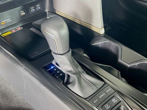 Used 2025 Toyota Camry SE image 23
