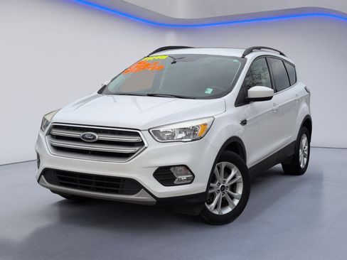 Used 2018 Ford Escape SE image 2
