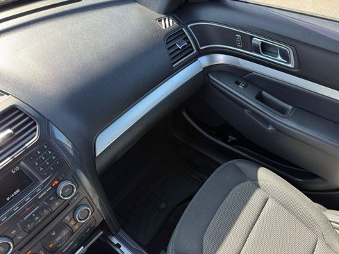 Used 2017 Ford Explorer XLT AWD/4WD image 29