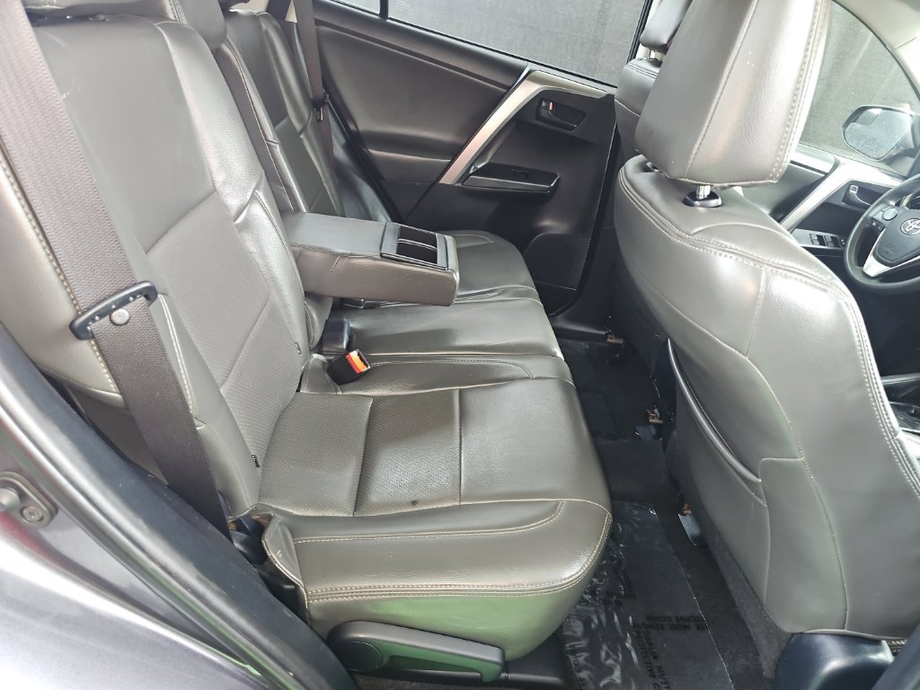 Used 2017 Toyota RAV4 LE FWD image 38
