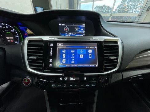 Used 2017 Honda Accord Touring image 17