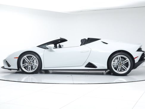 Used 2023 Lamborghini Huracan EVO image 2