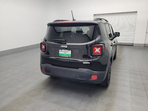 Used 2015 Jeep Renegade Latitude image 7