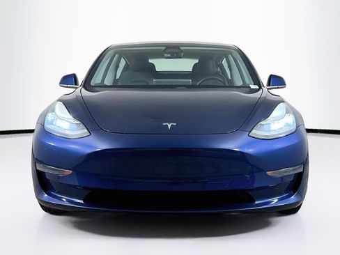 Used 2020 Tesla Model 3 Standard Range RWD image 2