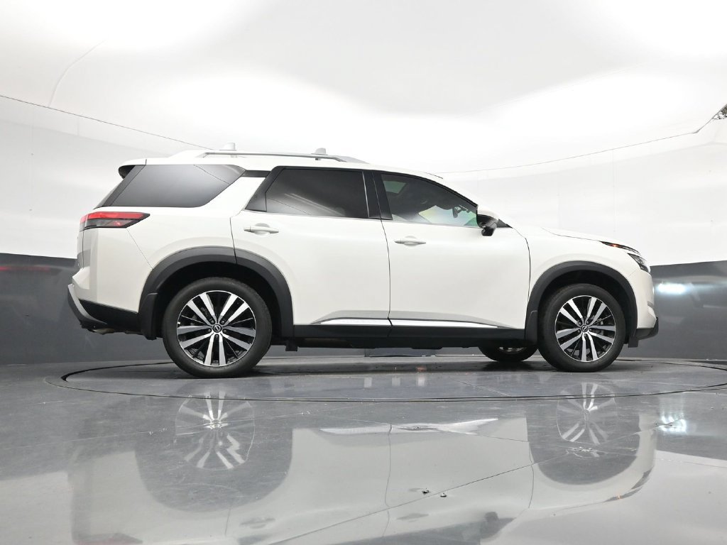 Used 2024 Nissan Pathfinder Platinum FWD image 27
