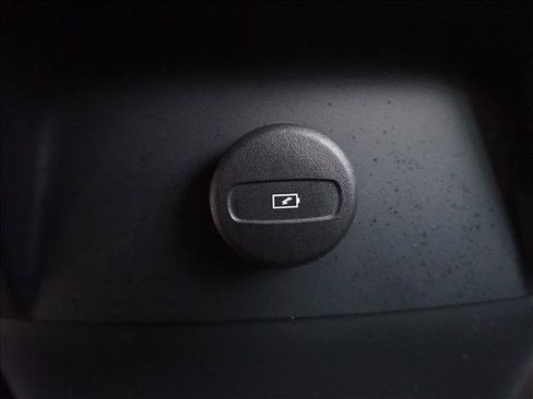 Used 2025 Volvo XC90 T8 Plus w/ Protection Package Premier AWD/4WD image 11