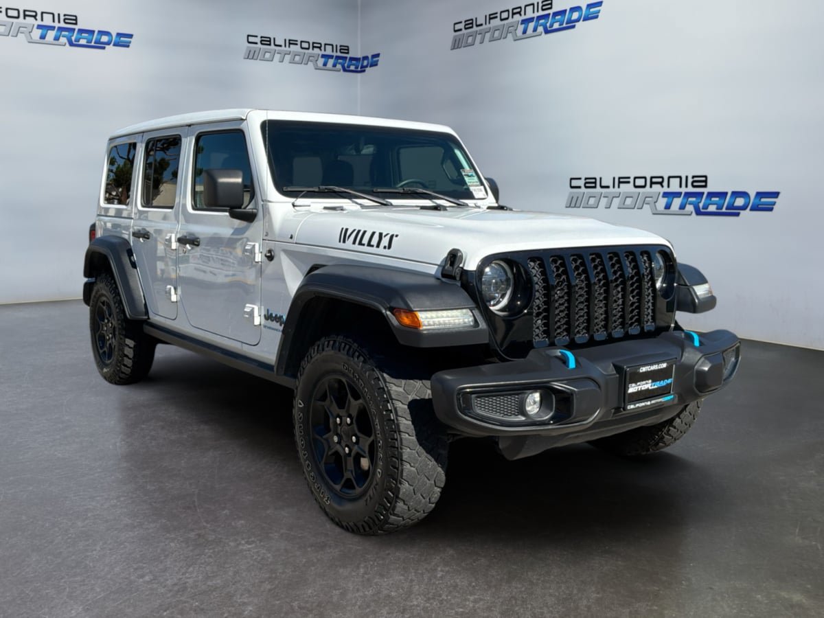 Used 2023 Jeep Wrangler Unlimited w/ Sun & Screen Package AWD/4WD image 3