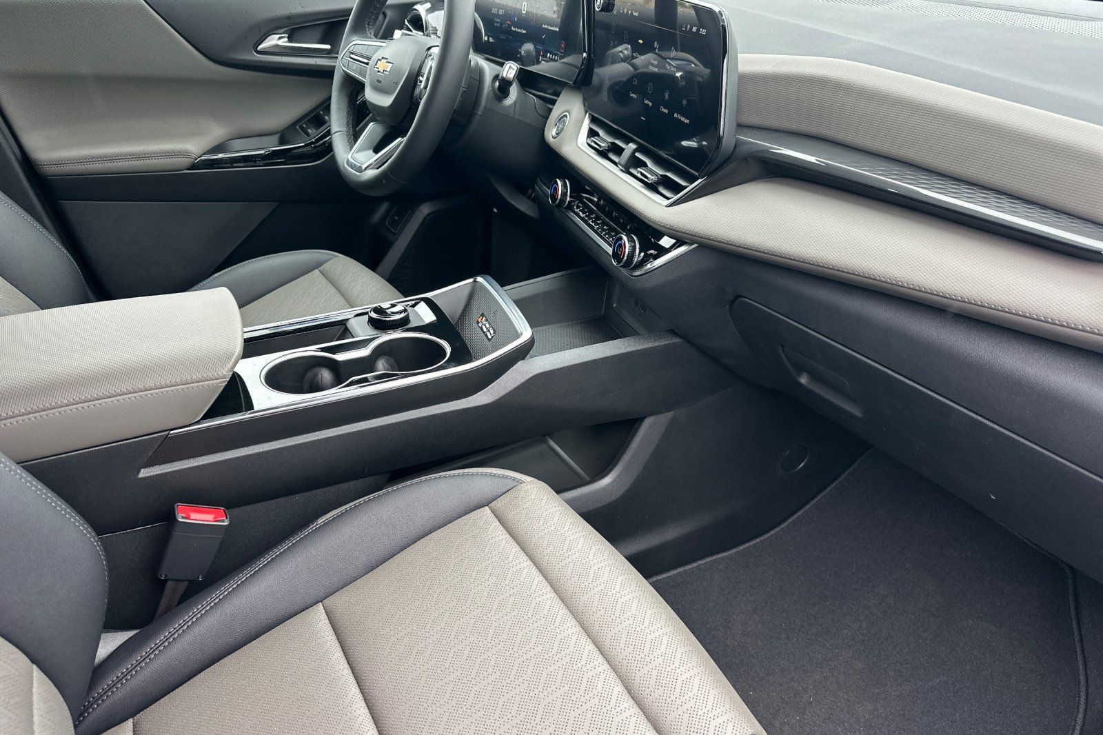 Used 2026 Chevrolet Equinox LT w/ Convenience Package II FWD image 18