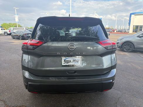 Used 2025 Nissan Rogue SV image 2