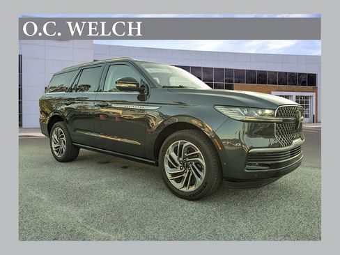 Certified 2025 Lincoln Navigator Reserve image 1