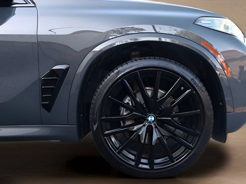 Used 2025 BMW X5 xDrive40i w/ M Sport Package AWD/4WD image 17