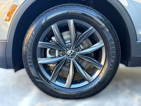 Used 2023 Volkswagen Tiguan SE image 12