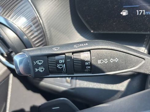 Used 2025 Chevrolet Equinox LT AWD/4WD image 19