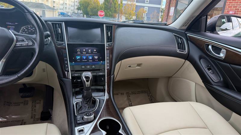 Used 2018 INFINITI Q50 Luxe w/ Essential Package (3.0T Luxe) RWD image 21