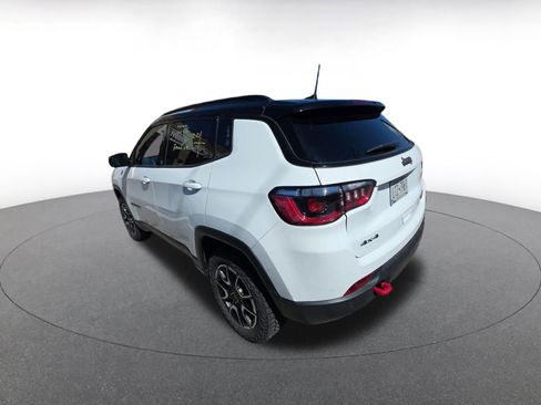 Used 2025 Jeep Compass Trailhawk image 4