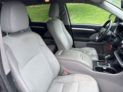 Used 2015 Toyota Highlander Plus AWD/4WD image 13
