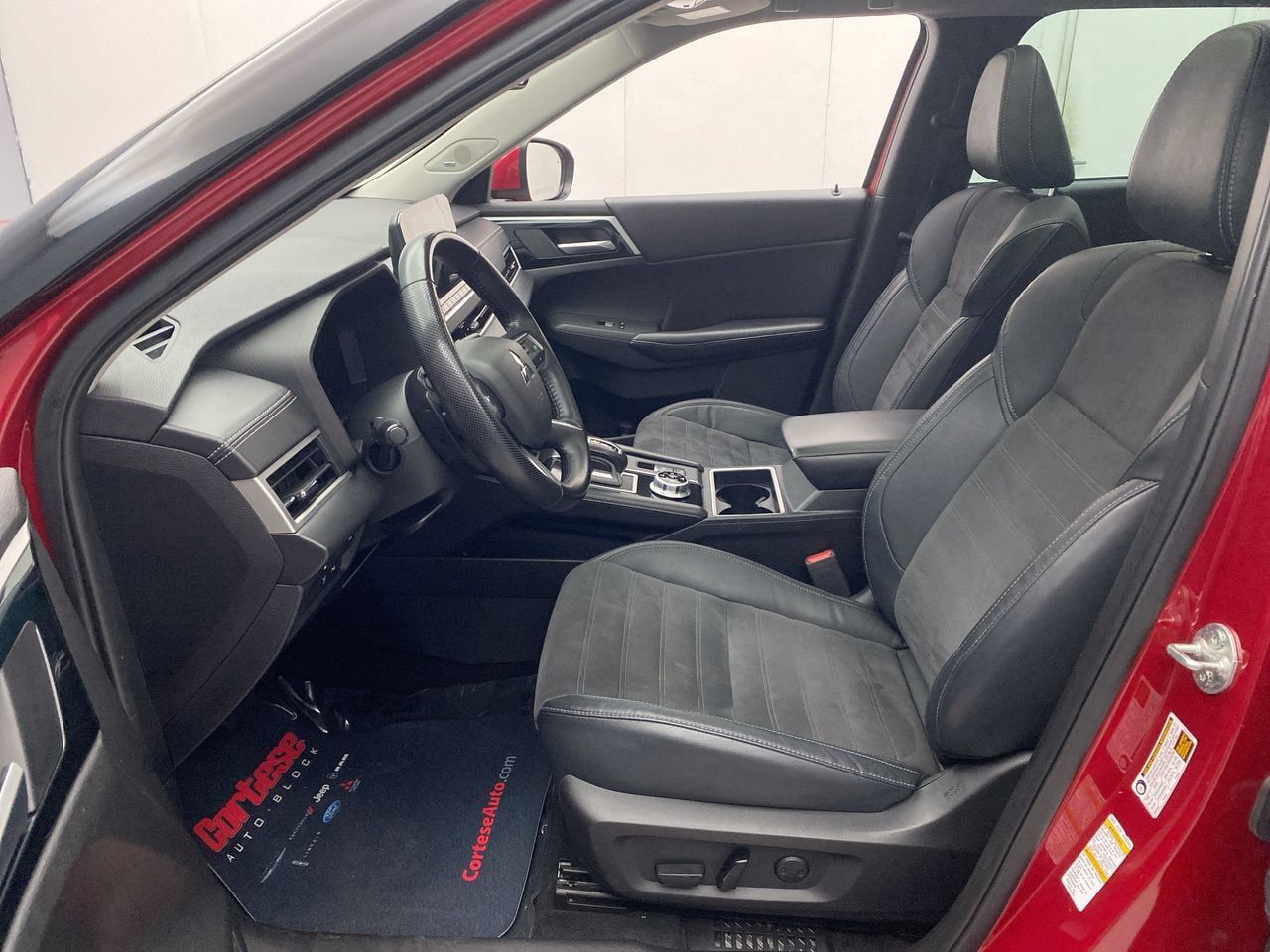 Used 2023 Mitsubishi Outlander SE AWD/4WD image 14