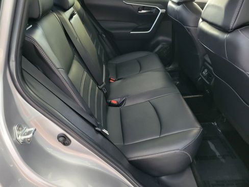 Used 2022 Toyota RAV4 XLE Premium image 16
