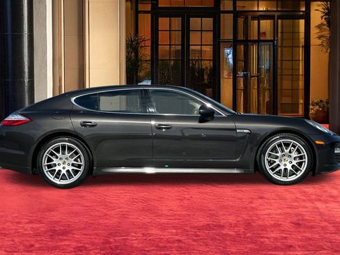 Used 2011 Porsche Panamera 4S image 9