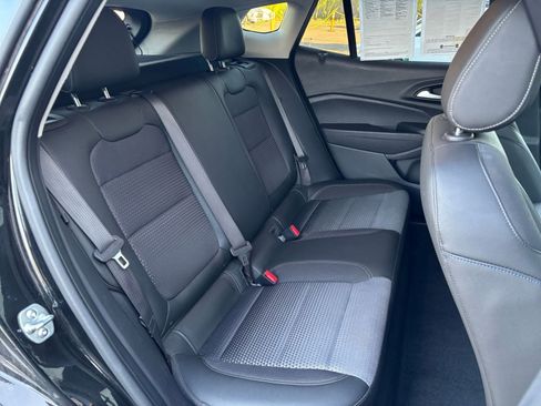 Used 2025 Chevrolet Trax LT image 37