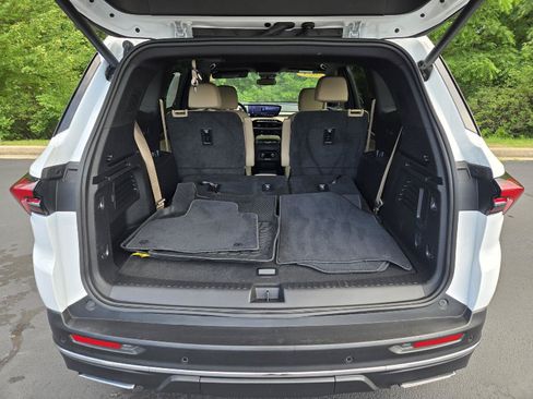 Used 2025 Buick Enclave Preferred FWD image 9