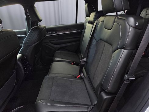 New 2026 Jeep Grand Cherokee L 2WD image 17